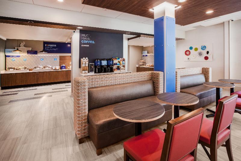 Holiday Inn Express & Suites - Fayetteville South By Ihg Exteriör bild