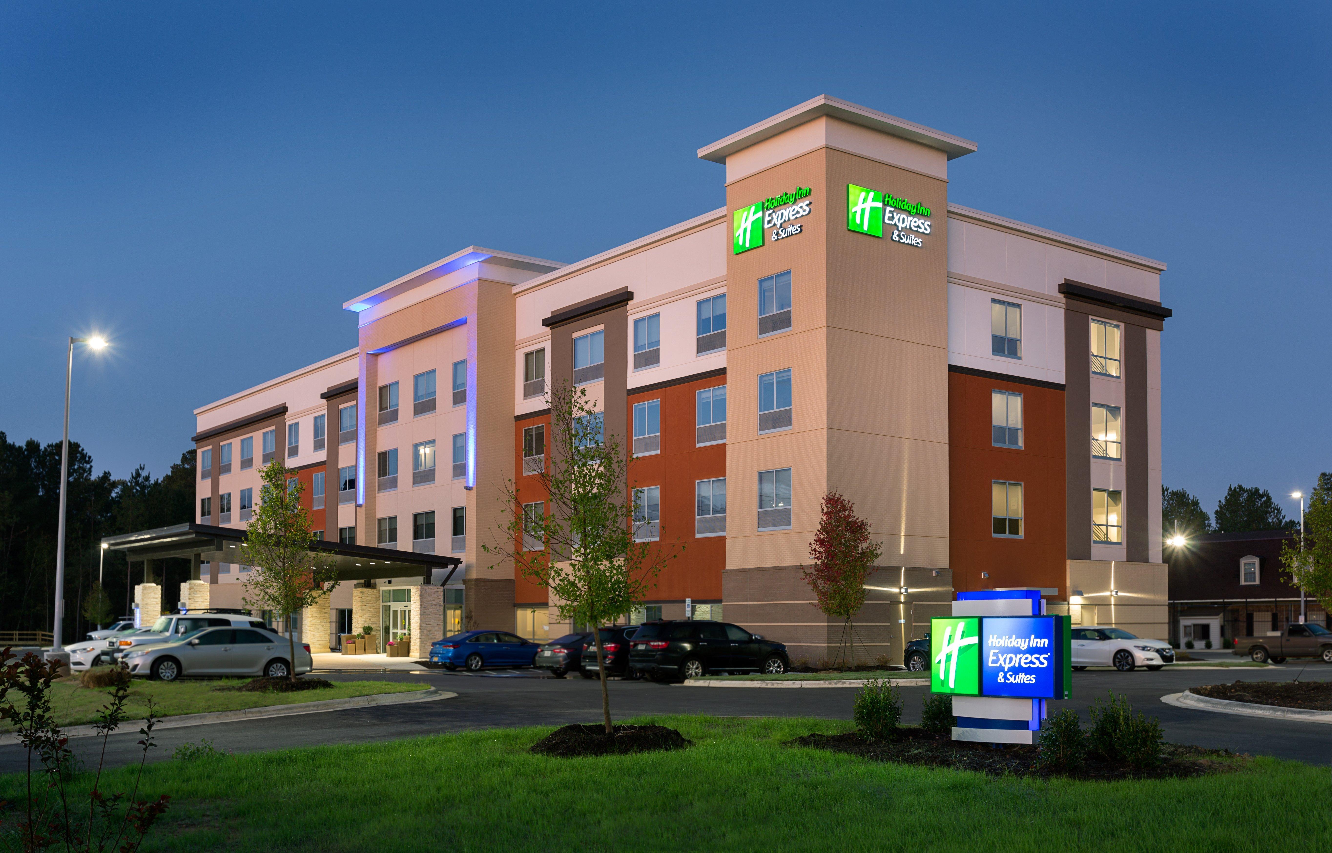 Holiday Inn Express & Suites - Fayetteville South By Ihg Exteriör bild