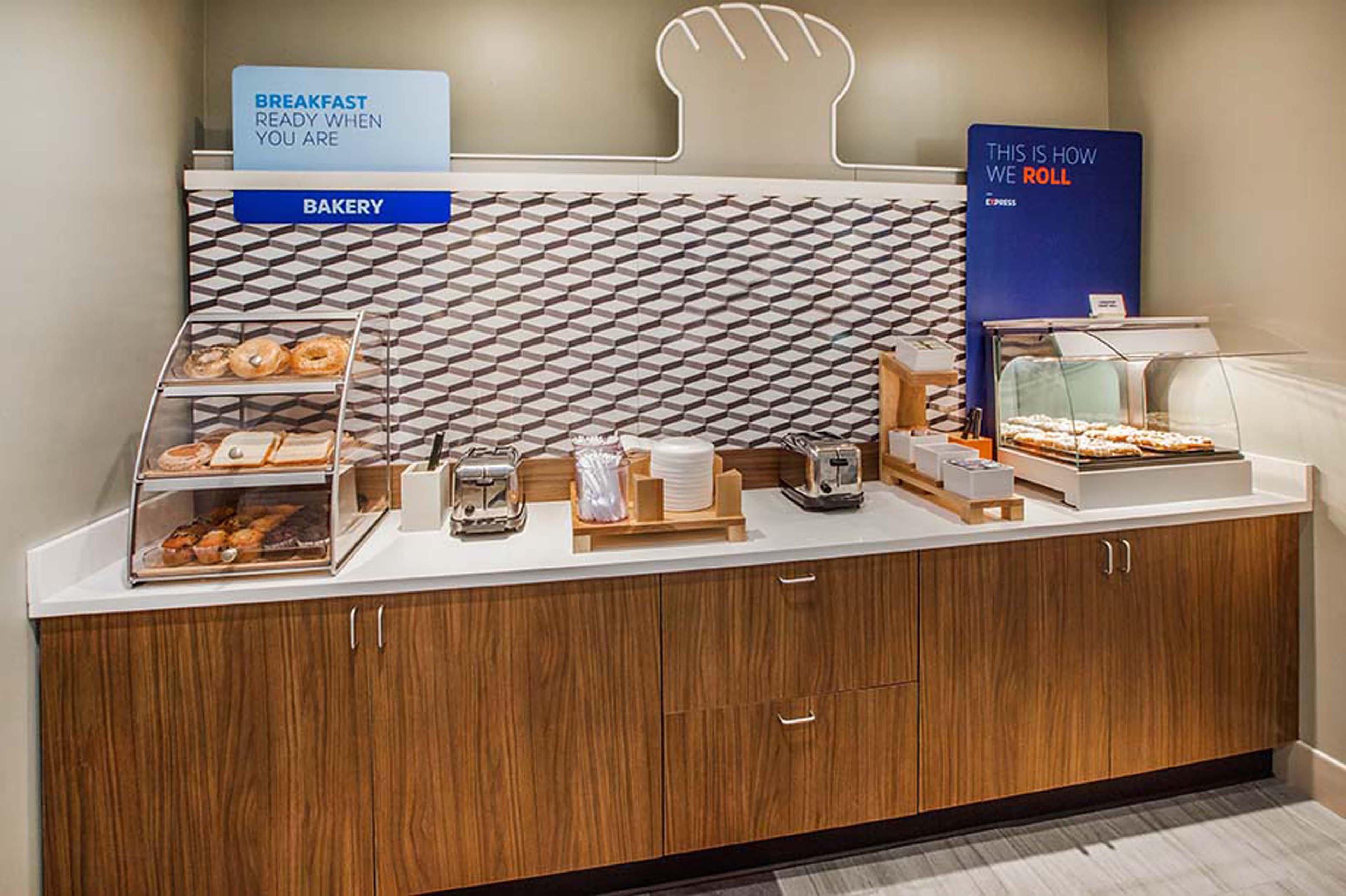 Holiday Inn Express & Suites - Fayetteville South By Ihg Exteriör bild