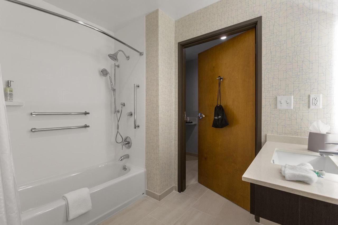 Holiday Inn Express & Suites - Fayetteville South By Ihg Rum bild